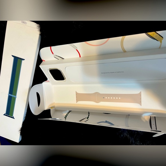 Apple Watch Series 8 41mm Starlight Aluminum Case/Extra Apple Sport Loop Band - Picture 1 of 6